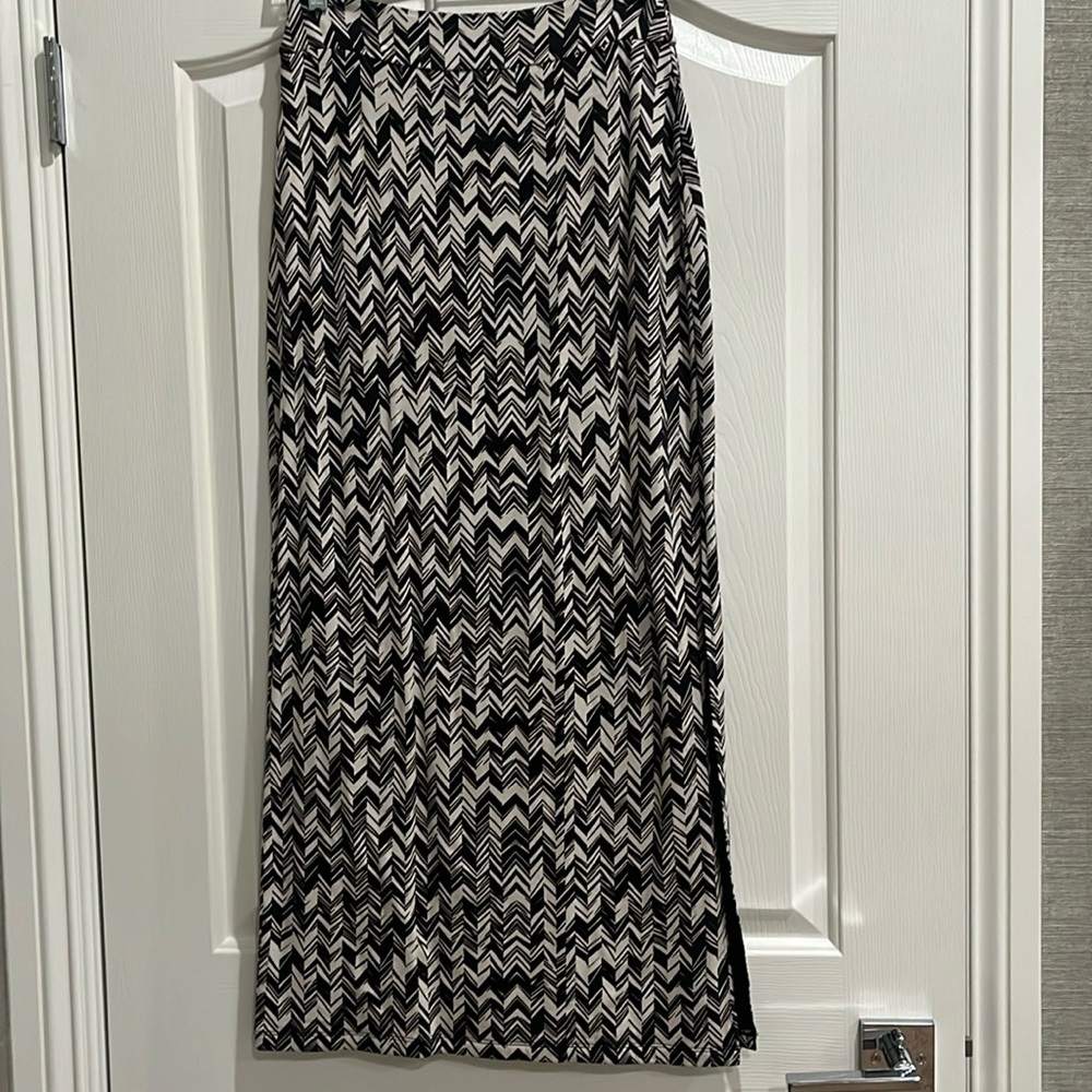 Graphic print black/cream maxi skirt from Anthropologie, size small.